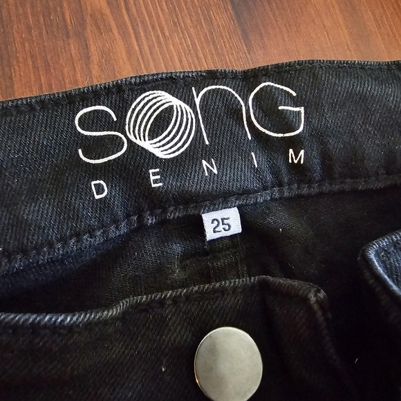 Song denim jeans. Black. Size 25. - Picture 2 of 4